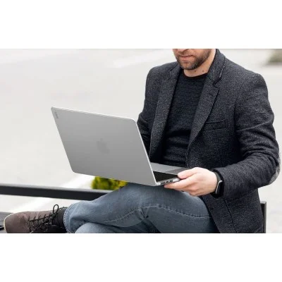 Uniq Vero Macbook Air 13 (M2-M4) - Clear